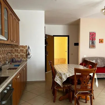 Spacious Beachside By Apartmentsvloraholidays Appartamento Vlorë