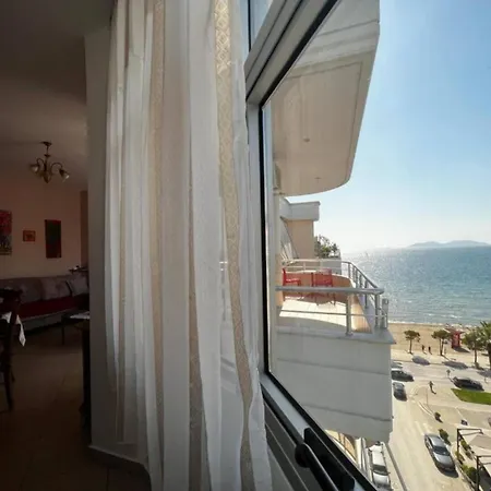 Spacious Beachside By Apartmentsvloraholidays Appartamento Vlorë
